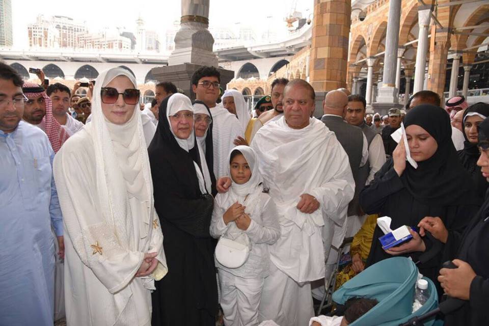 Nawaz Sharif & Daughter Maryam Nawan Adorable Clicks